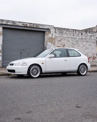 Honda Civic blanco completo con AXYS BES