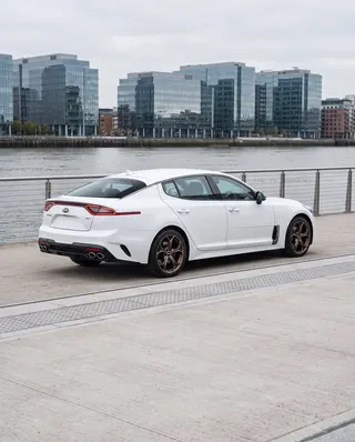 Kia Stinger blanco completo con AXYS DPA