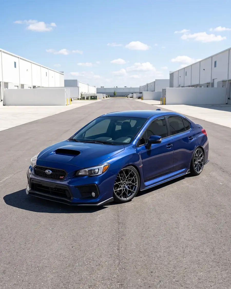 Subaru WRX STI azul con AXYS GAL plateadas