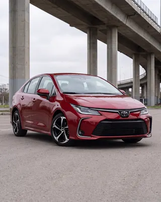 Toyota Corolla rojo con AXYS ROS, tres cuartos delantero