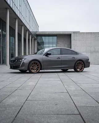 Peugeot 508 gris completo con AXYS SPA
