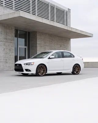 Mitsubishi Lancer blanco completo con AXYS WER